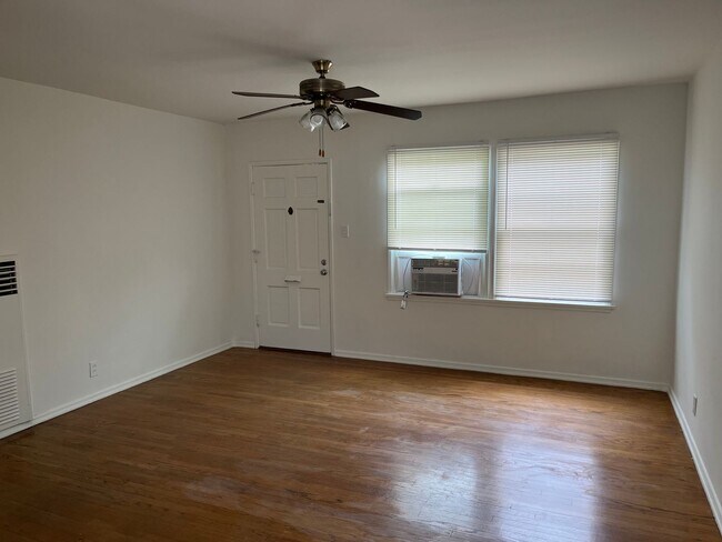 Building Photo - 4254/56/58 Jacinto Way