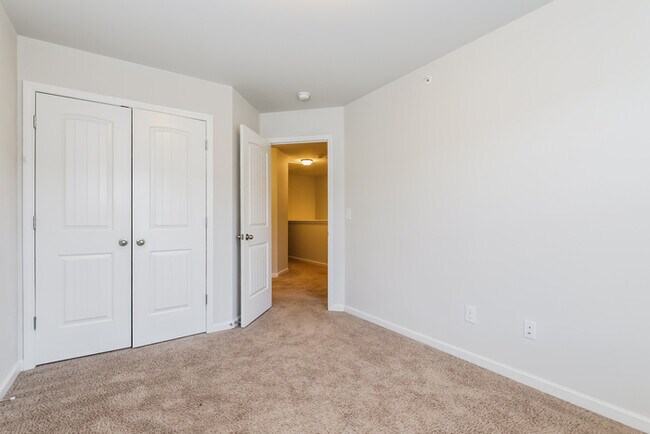 Building Photo - Inviting 3-Bedroom, 2.5-Bath Townhome