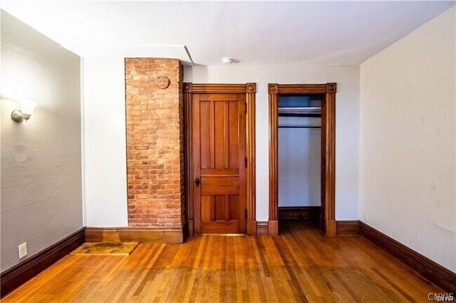 Building Photo - 718 Parham St
