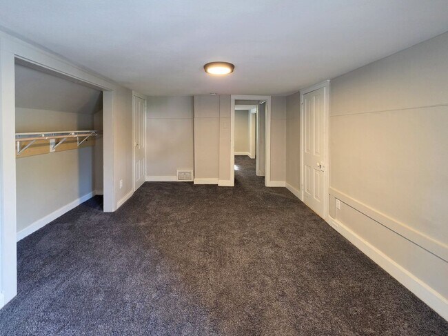 Building Photo - 1033 Villa St