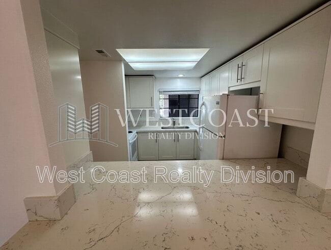 Building Photo - 2823 Andover Ave