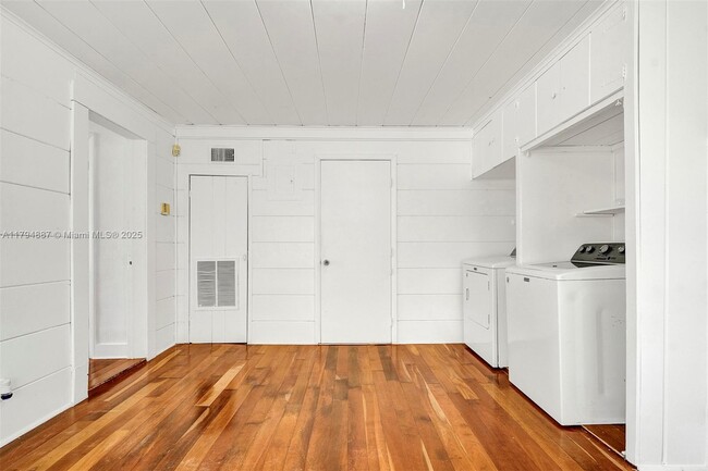Building Photo - 1505 Monroe St