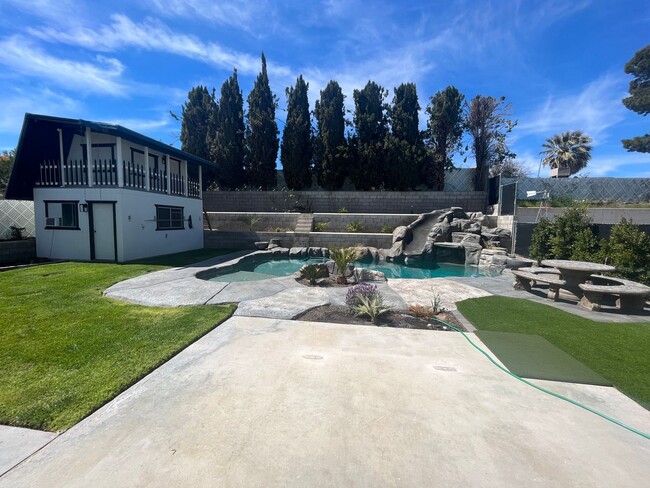 Building Photo - 4 Bedroom 2 Bathroom Home With A Pool! COM...