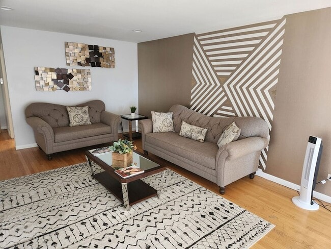 Building Photo - 368 Luella Ave