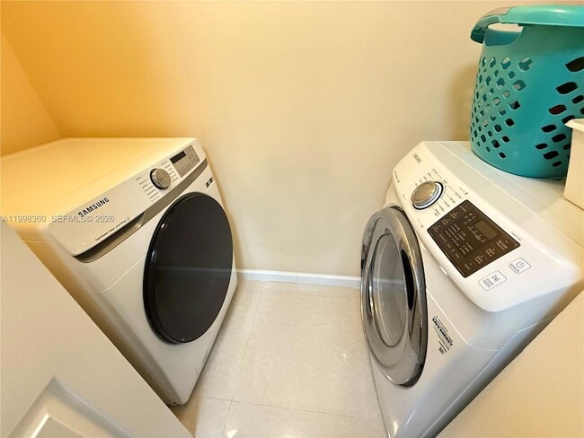 Building Photo - 17100 N Bay Rd