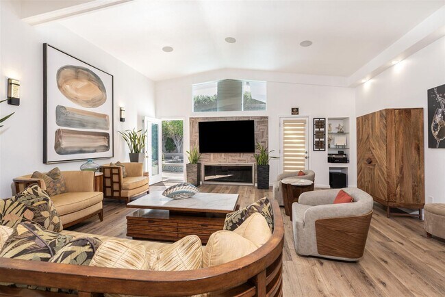 Building Photo - Huntington Harbor Lifestyle - Location, Location, Perfection!