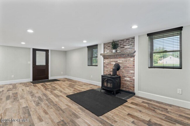 Building Photo - 553 Colts Neck Rd
