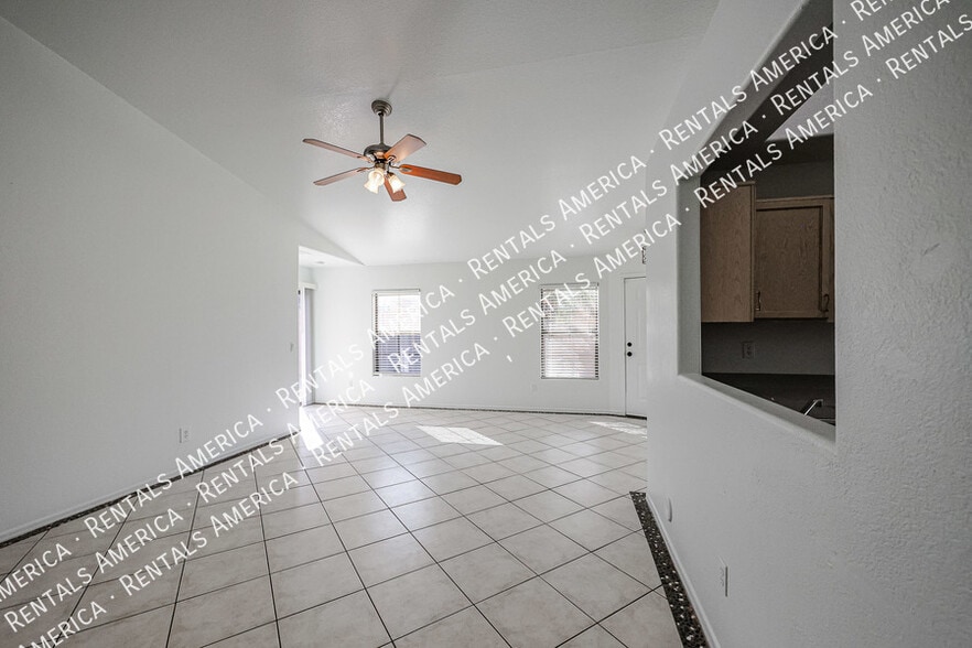 Building Photo - 12731 W Sharon Dr
