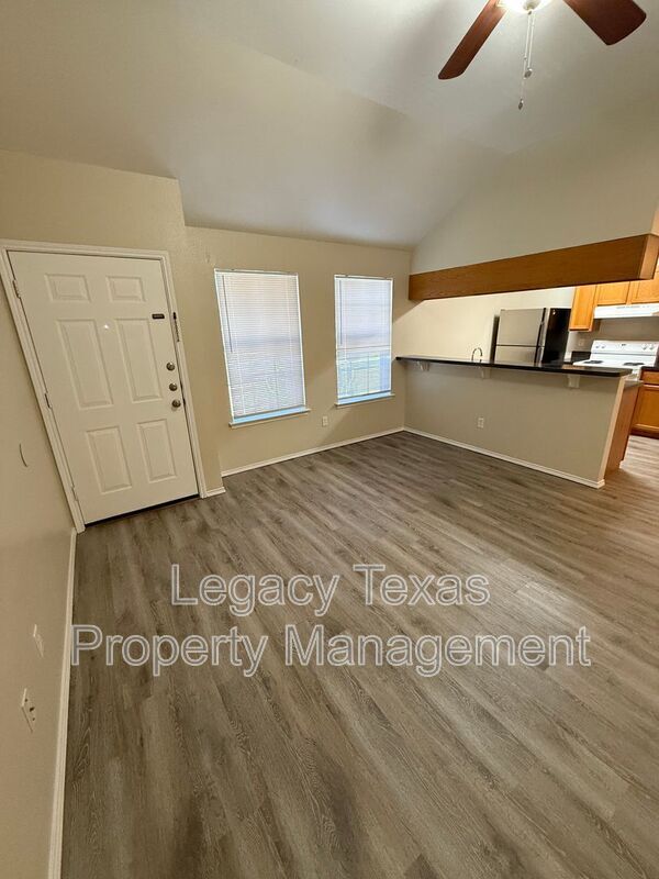 Building Photo - 641 WOODARD