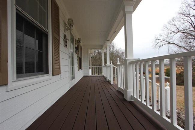 Building Photo - 818 Springlake Rd