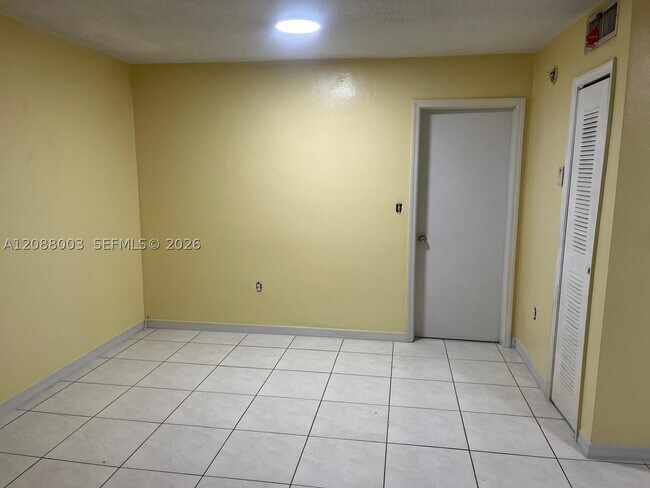 Building Photo - 1525 NW 19th St