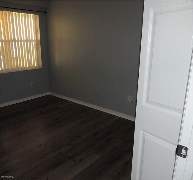 Building Photo - 2 br, 2 bath Condo - 9640 NW 2nd St # 5-114