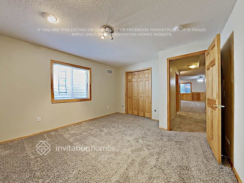 Building Photo - 5043 Ladyslipper Ave N