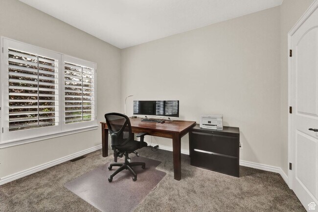 Building Photo - 1693 Crimson Oak Dr
