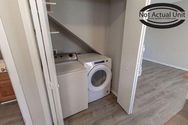 Building Photo - 5000 Derby Ridge Dr