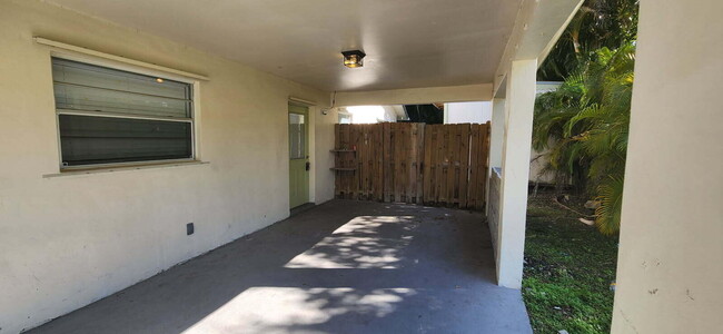 Building Photo - 788 SW 36th Terrace