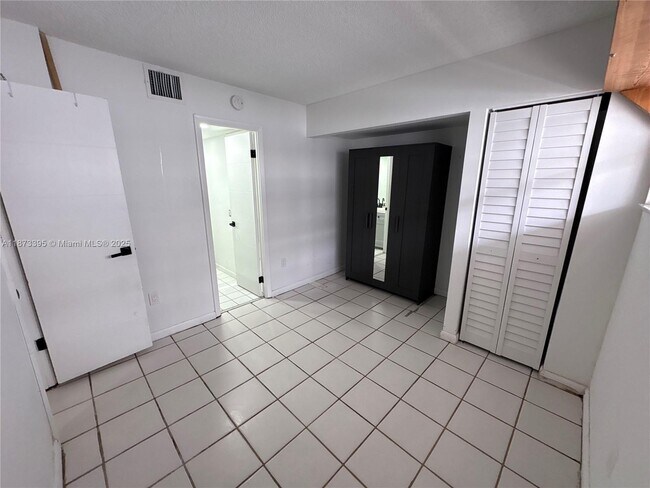 Building Photo - 1331 Lincoln Rd