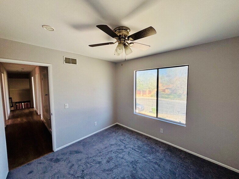 Building Photo - 38343 5th Pl W