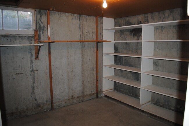 Building Photo - Oversized (@ whopping 2,600+ Sq. Ft.), Beautifully Charming 3-Bed, 2-Bath Home in Wenatchee!!