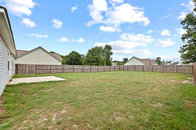 Building Photo - 211 Rowland Dr