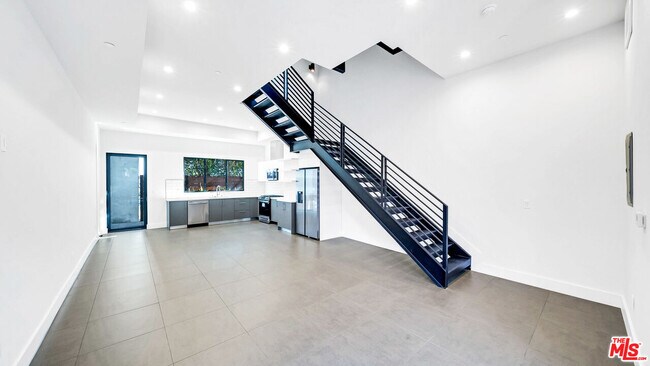 Building Photo - 1123 N Formosa Ave