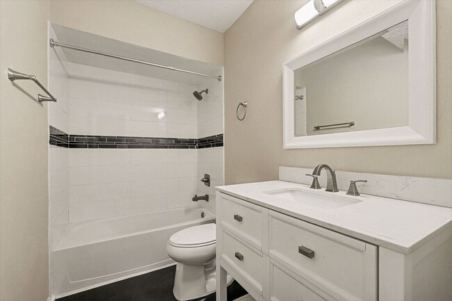 Building Photo - 1011 Clearmont St NE