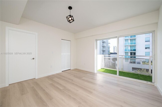 Building Photo - 1712 SW 2nd Ave