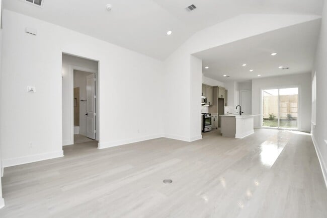 Building Photo - 4352 Avron Dr
