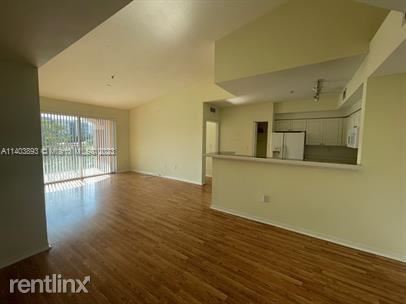 Building Photo - 2 br, 2 bath Condo - 6851 SW 44th St Apt 309