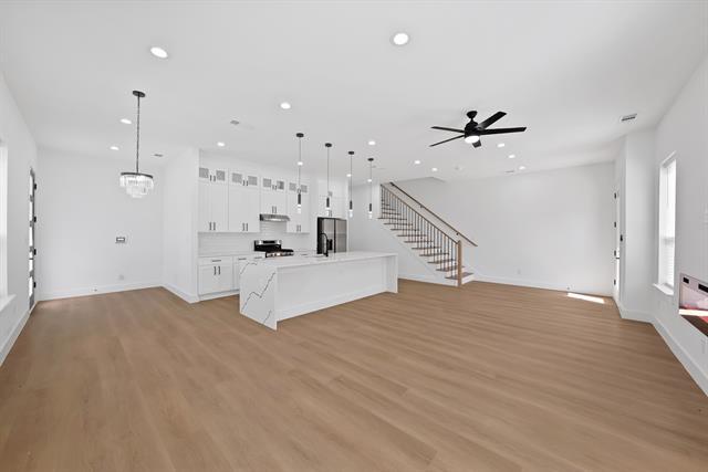 Building Photo - 308 E 7th St