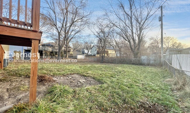 Building Photo - 7936 N Forest Ave