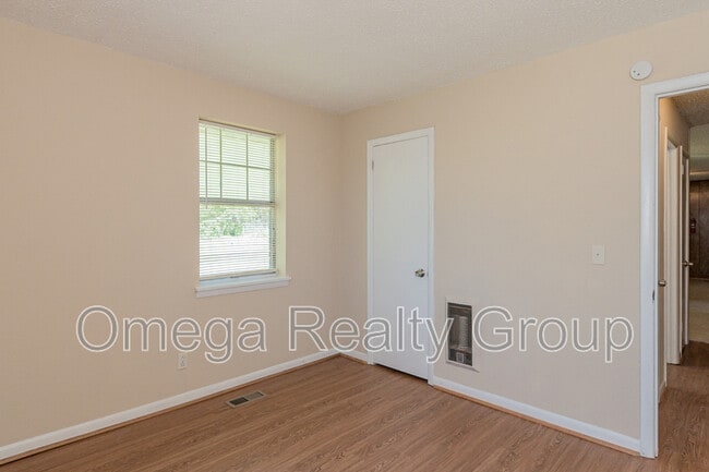 Building Photo - 213 Ashley Dr