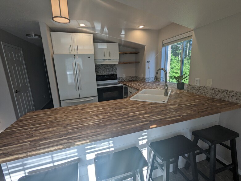 butcher block counters - 9413 NE 227th Ave