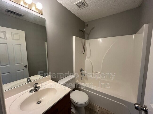 Building Photo - 1096 Sunstar Dr