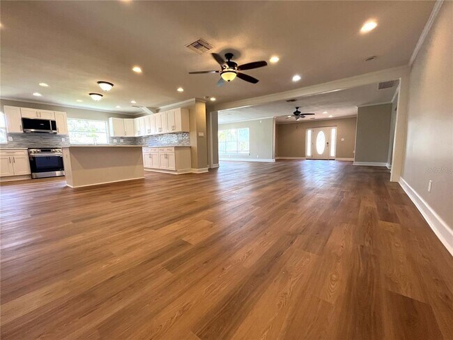 Building Photo - 3807 Belle Vista Dr E