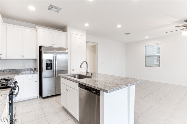 Building Photo - 10106 W Meranto Ave