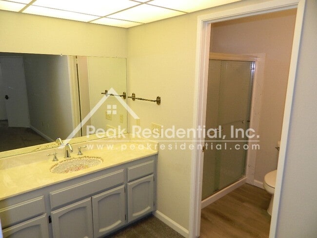 Building Photo - Very Nice 3 bd/2ba Elk Grove Home with 2 C...