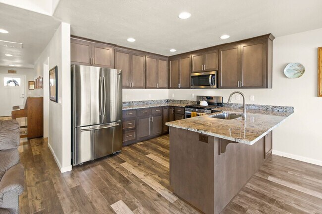 Building Photo - Unfurnished Rental in desirable SW Medford...