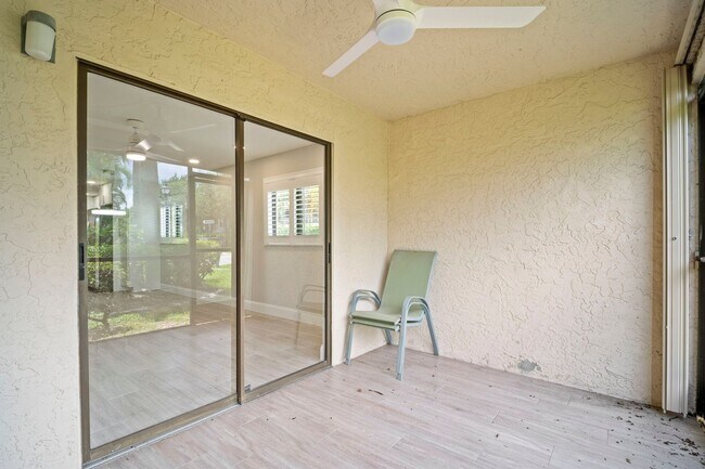 Building Photo - Nicely Renovated 2 bedrooms 2 bathrooms Co...