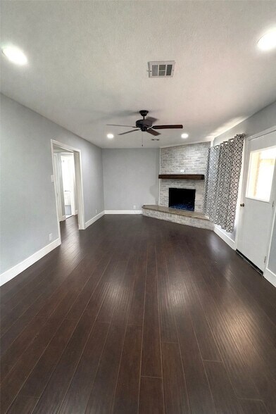 Building Photo - 302 Van Rowe Ave