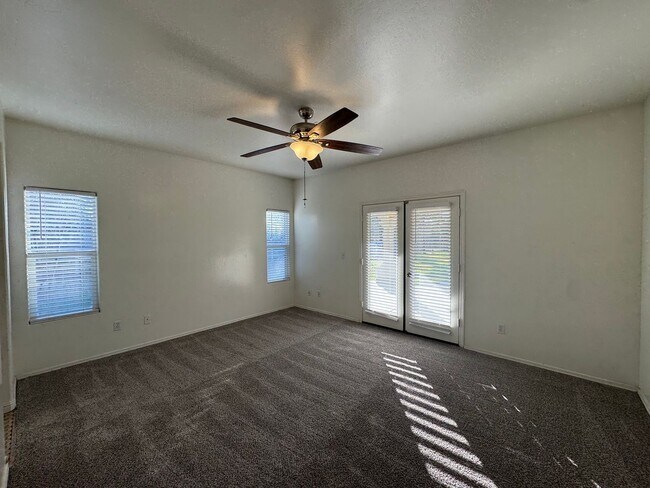 Building Photo - Spacious home with a pool! MOVE IN SPECIAL