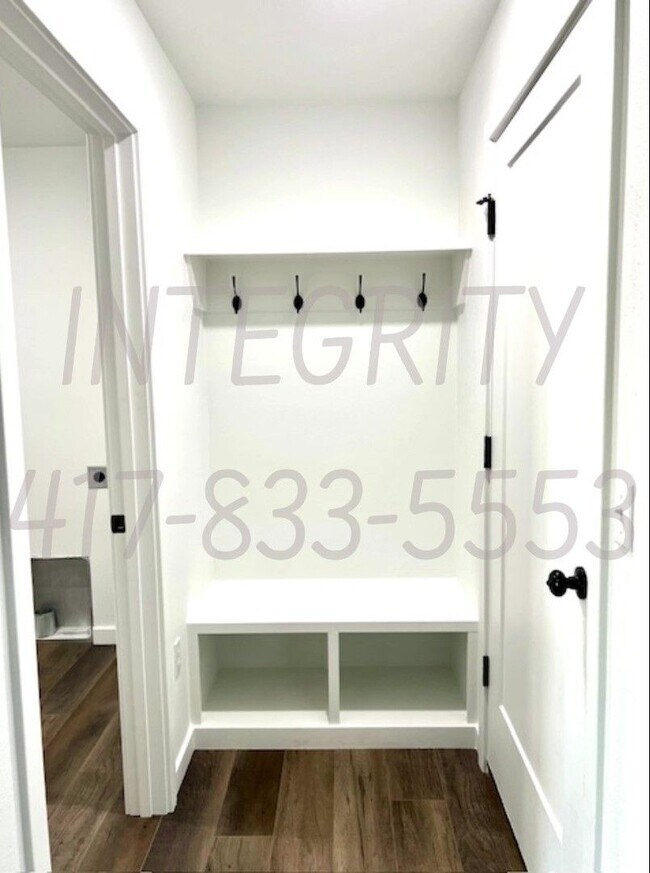 Building Photo - 800 Hoffman Hills Blvd