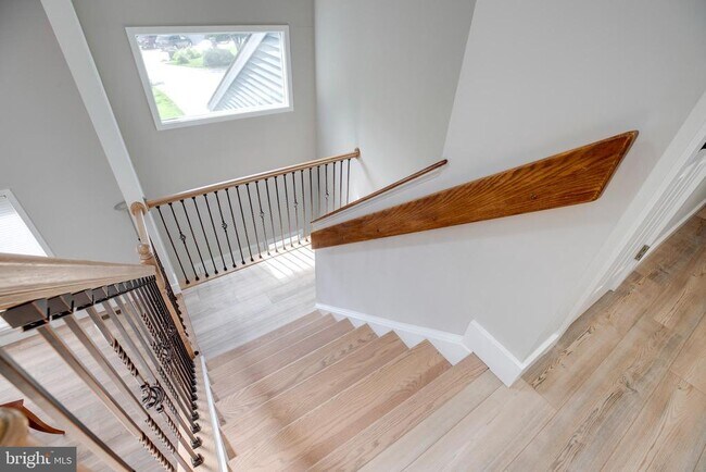 Building Photo - 5352 Sideburn Rd