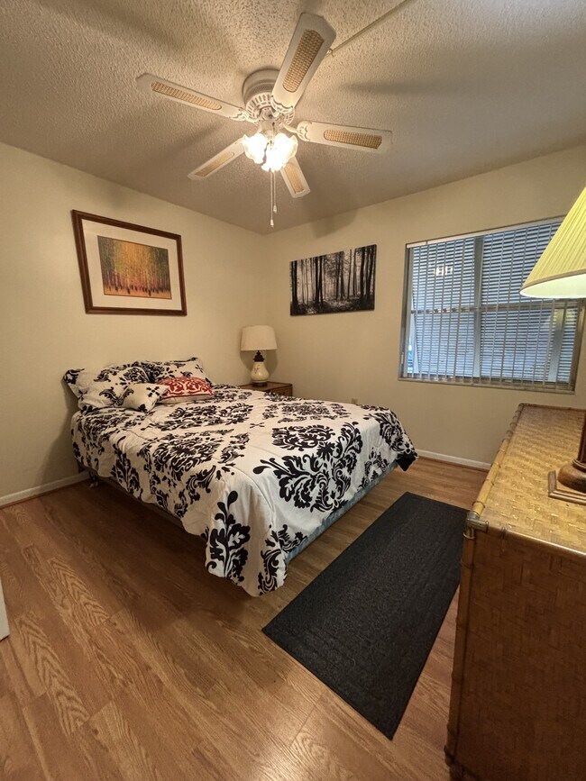 Building Photo - 120 Hibiscus Woods Ct