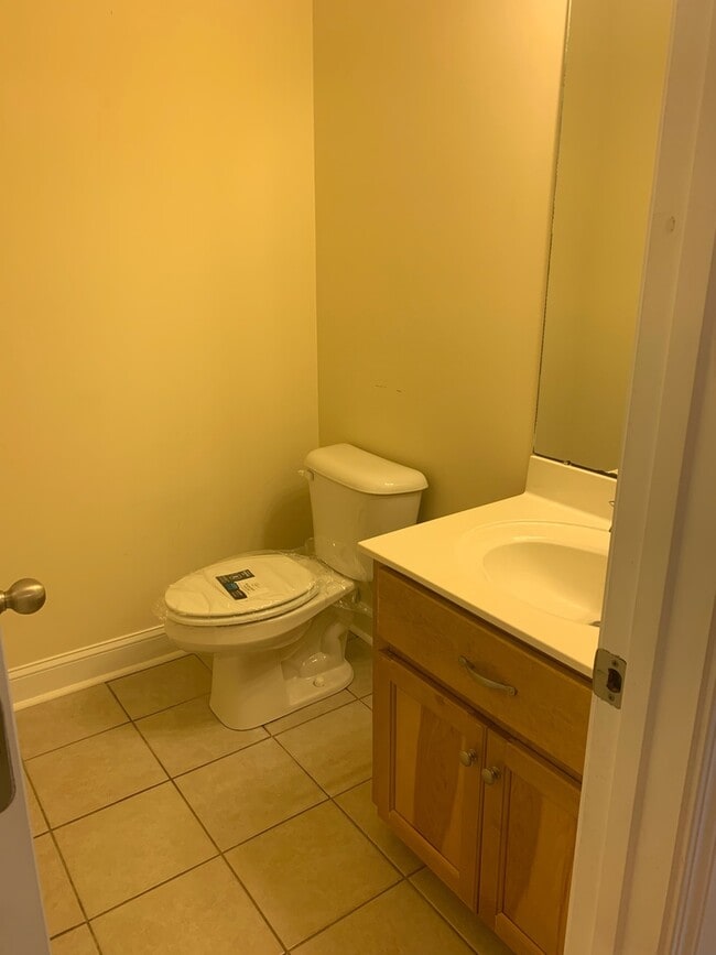 Building Photo - Beautiful Townhome for Rent