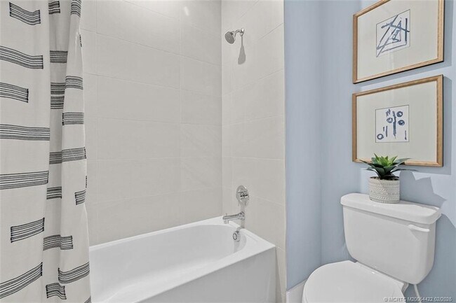 Building Photo - 823 SW Pr Ave