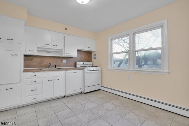 Building Photo - 726 Gates Terrace