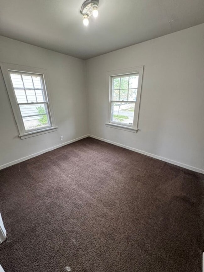Building Photo - 3312 Felician St