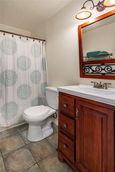 Guest bathroom - 9903 NE 124th St