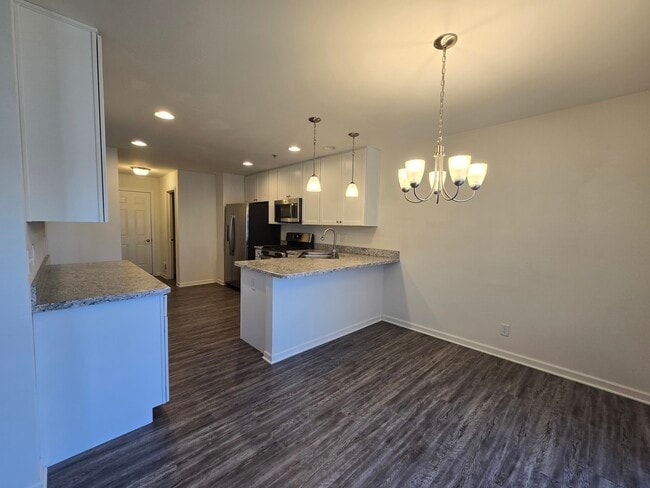 Building Photo - 7106 Country Club Hills Dr